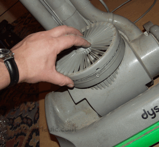 Noisy Dyson DC04